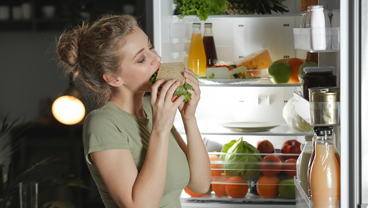 Кардиолог назвал худшее время для приема пищи