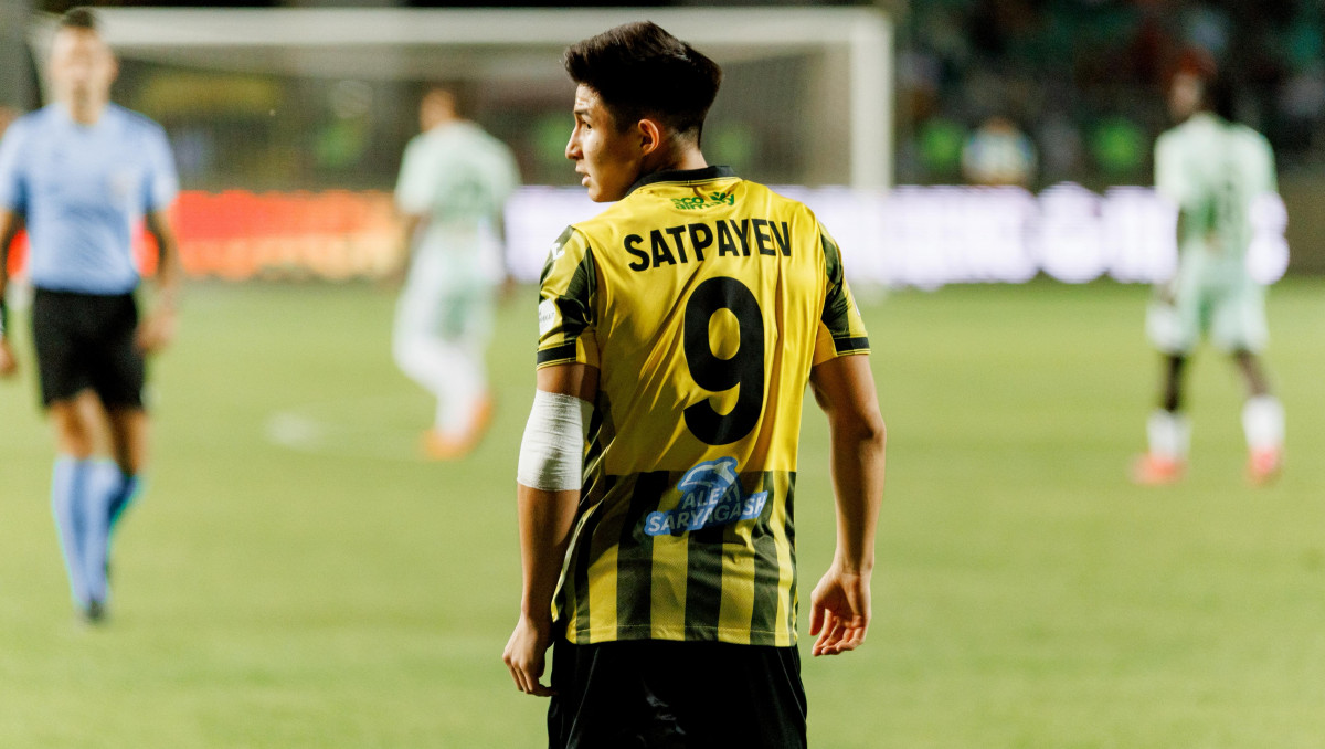 В Лиге чемпионов восхитились Дастаном Сатпаевым