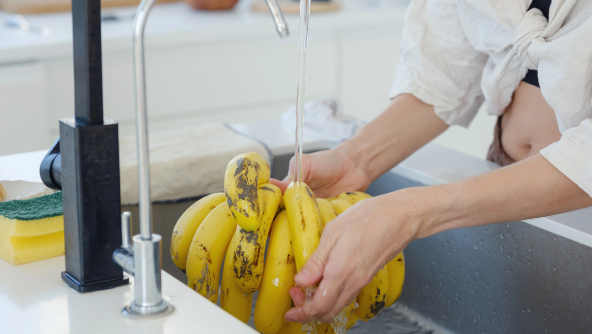 Эксперты рассказали, нужно ли мыть бананы перед употреблением