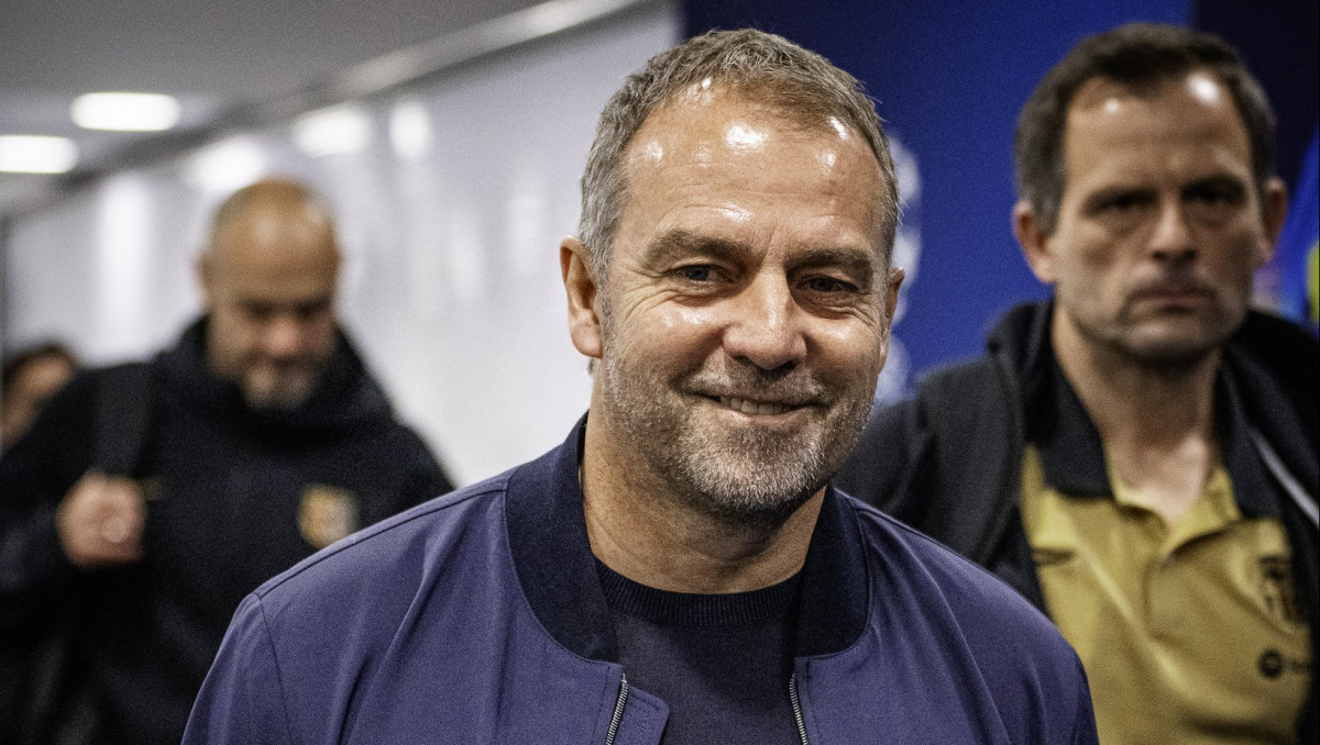 Флик заблокировал возвращение двух звезд в "Барселону"