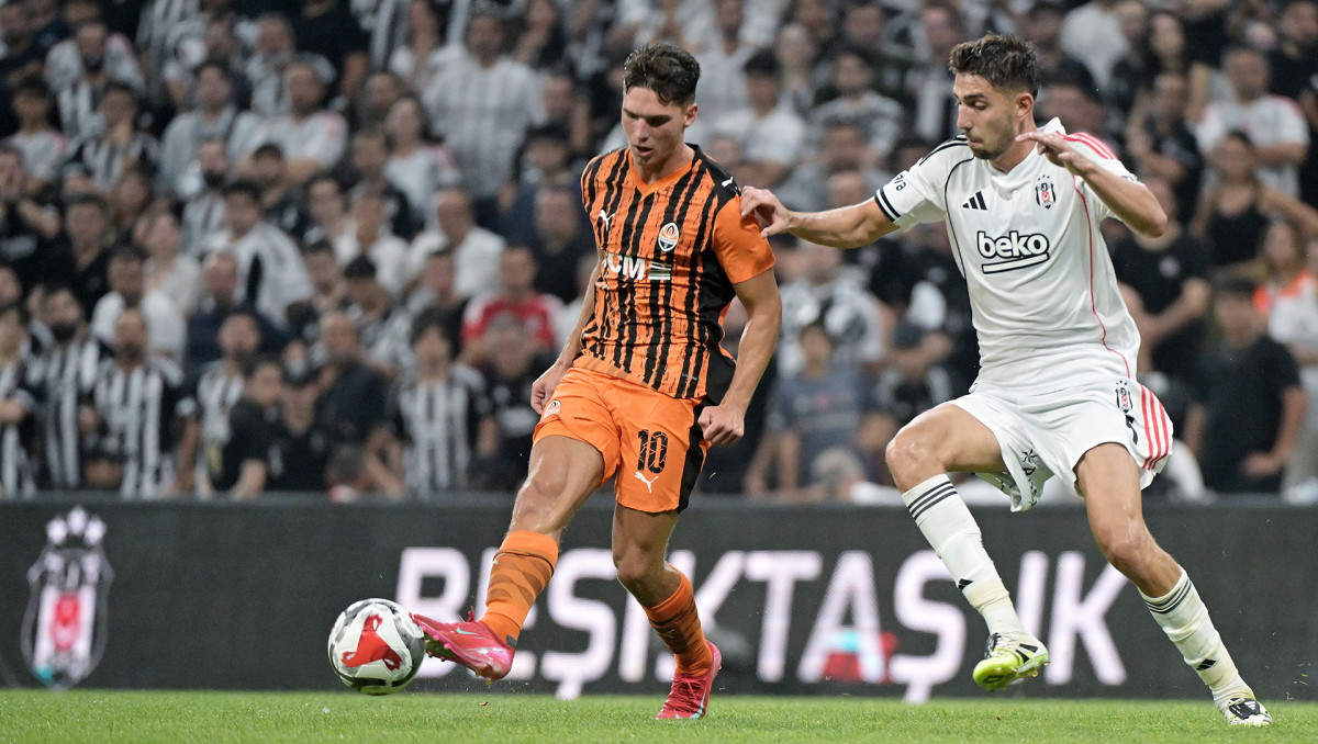 "Бешикташ" оконфузился в Лиге Европы после "отказа" от Зайнутдинова