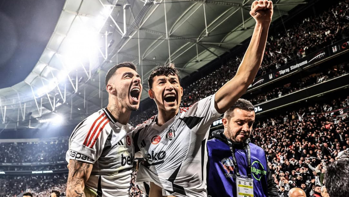 Трофеи, звездные партнеры и фанаты. Почему карьера Зайнутдинова в "Бешикташе" - топ!