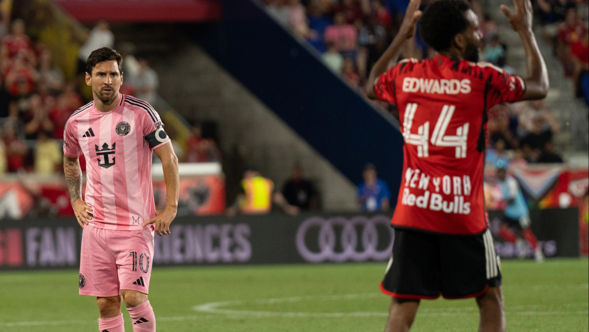 Месси наказали и отстранили от матча: известна причина