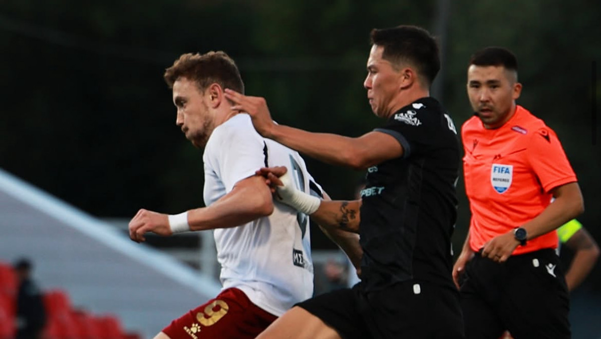 Двумя голами и удалением обернулся матч "Тобола" в КПЛ