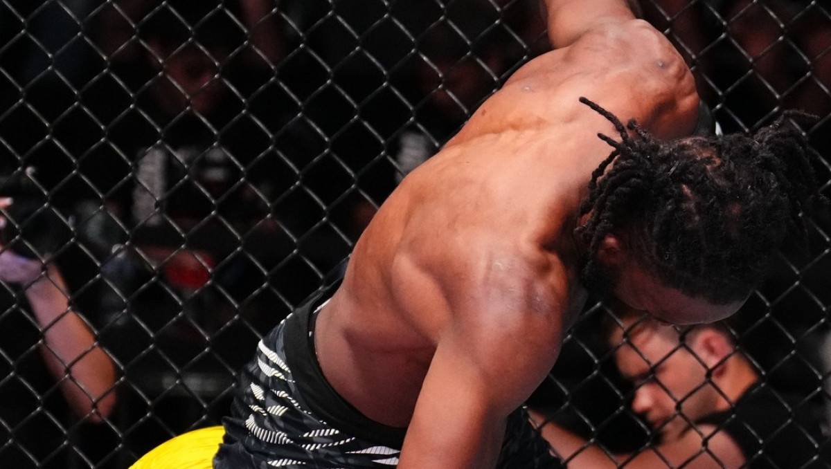 Боец UFC, который проиграл Рахмонову, вернулся и оформил нокаут