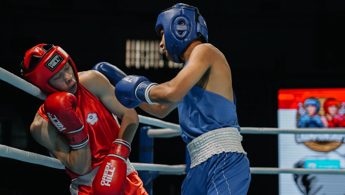 Неожиданным исходом завершился бой казахстанца на ЧА по боксу
