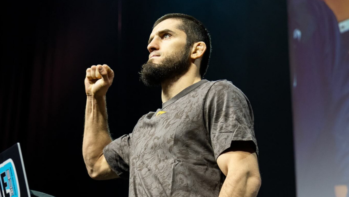 Махачев проведёт титульный бой в весе Рахмонова: названы дата и место