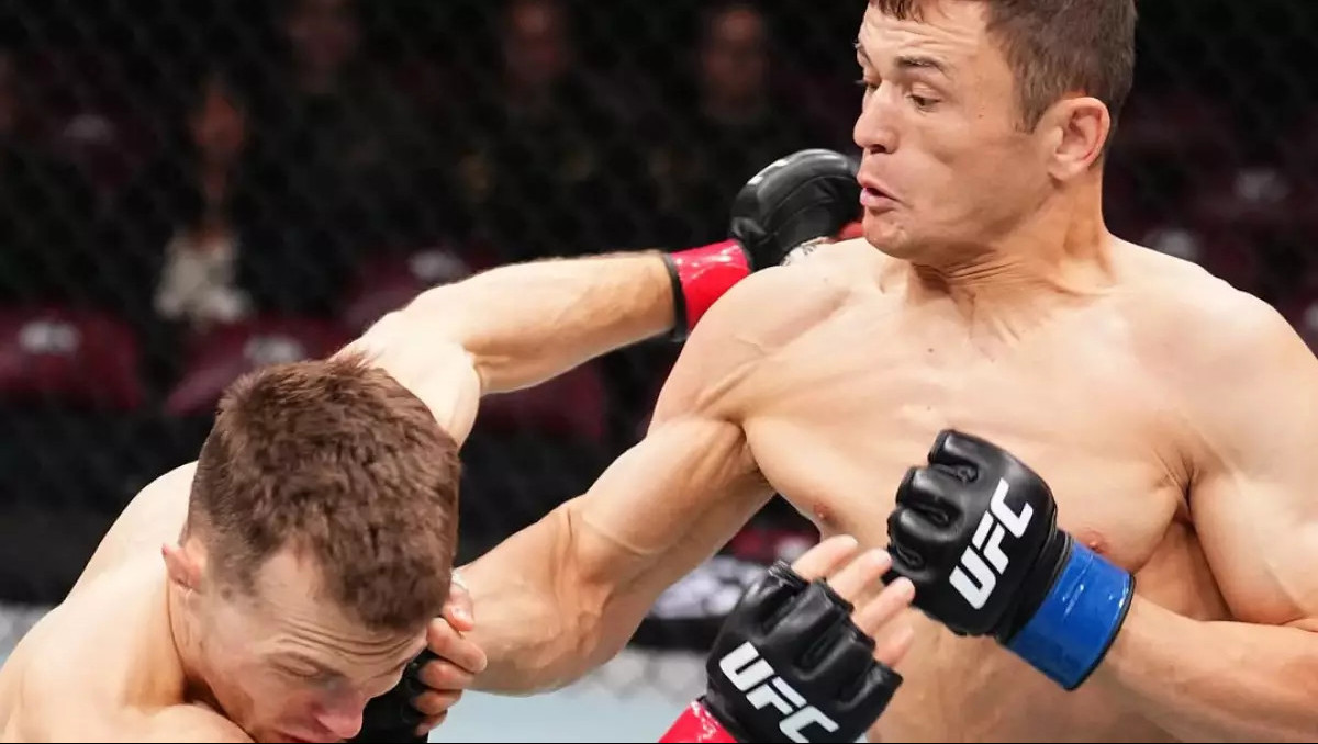 Казах, отправивший Нурмагомедова в нокдаун, получил топ-соперника в UFC? Названы имена