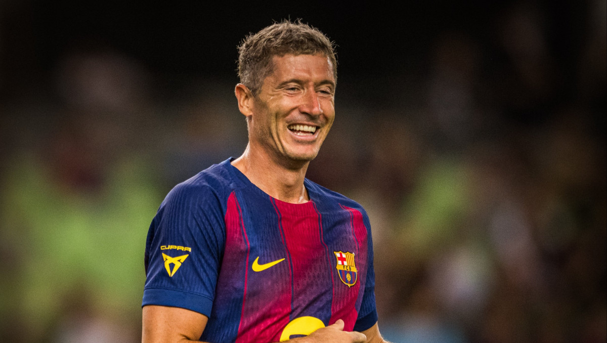 "Барселона" оформила разгром с голами Левандовски и Рэшфорда