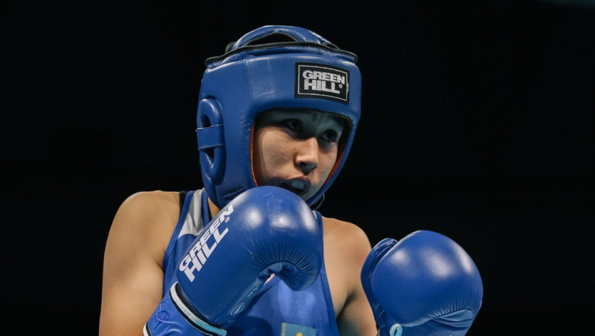 Нокдауном во втором раунде обернулся бой Казахстана за медаль ЧА по боксу
