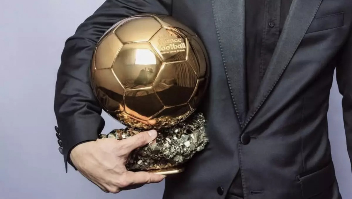 Неожиданный претендент возглавил гонку за "Золотой мяч"