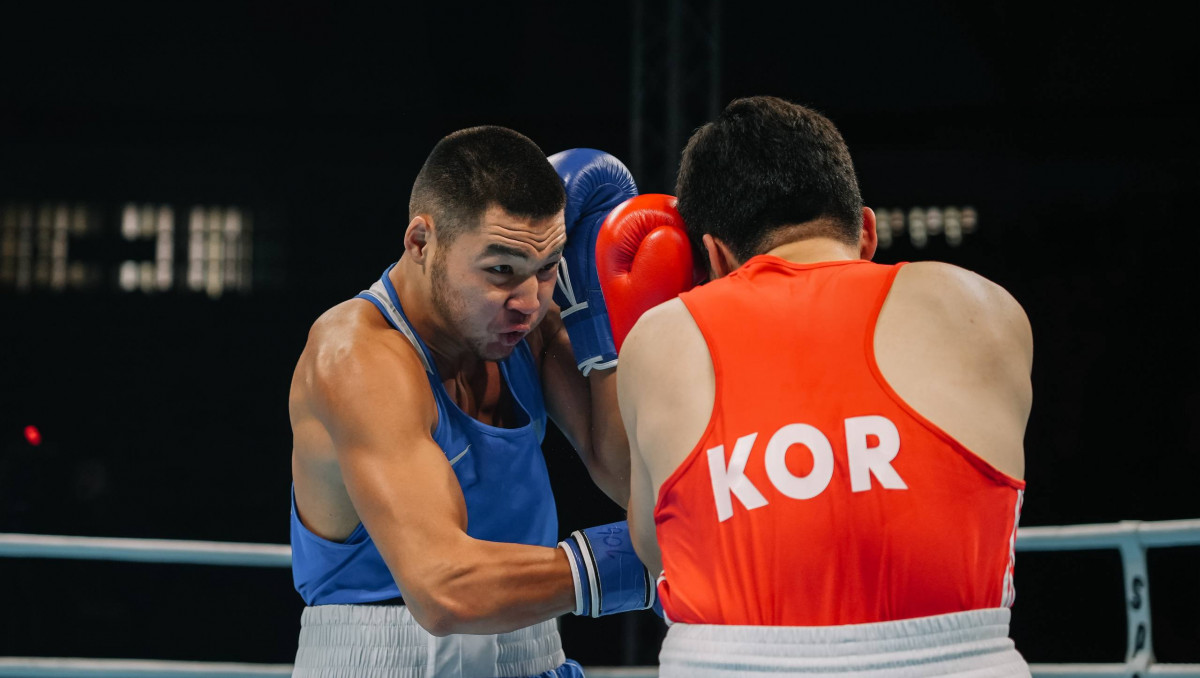 Боксер из Казахстана разнёс соперника во втором раунде и вышел в финал ЧА