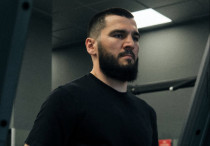 ©instagram.com/arturbeterbiev/