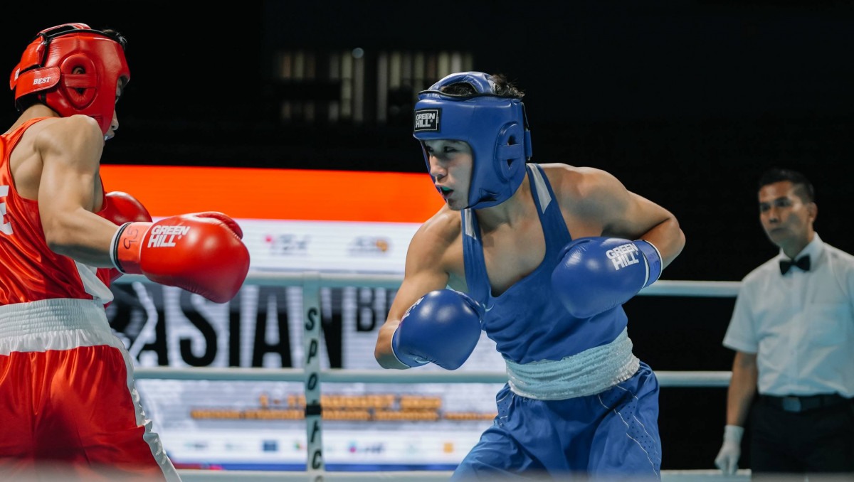 Нокаут и разгром случились в бою Казахстана за медаль ЧА-2025 по боксу