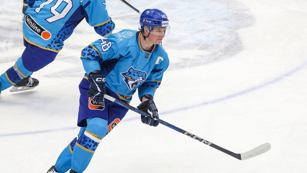 "Барыс" ведёт переговоры с Романом Старченко и двумя другими форвардами