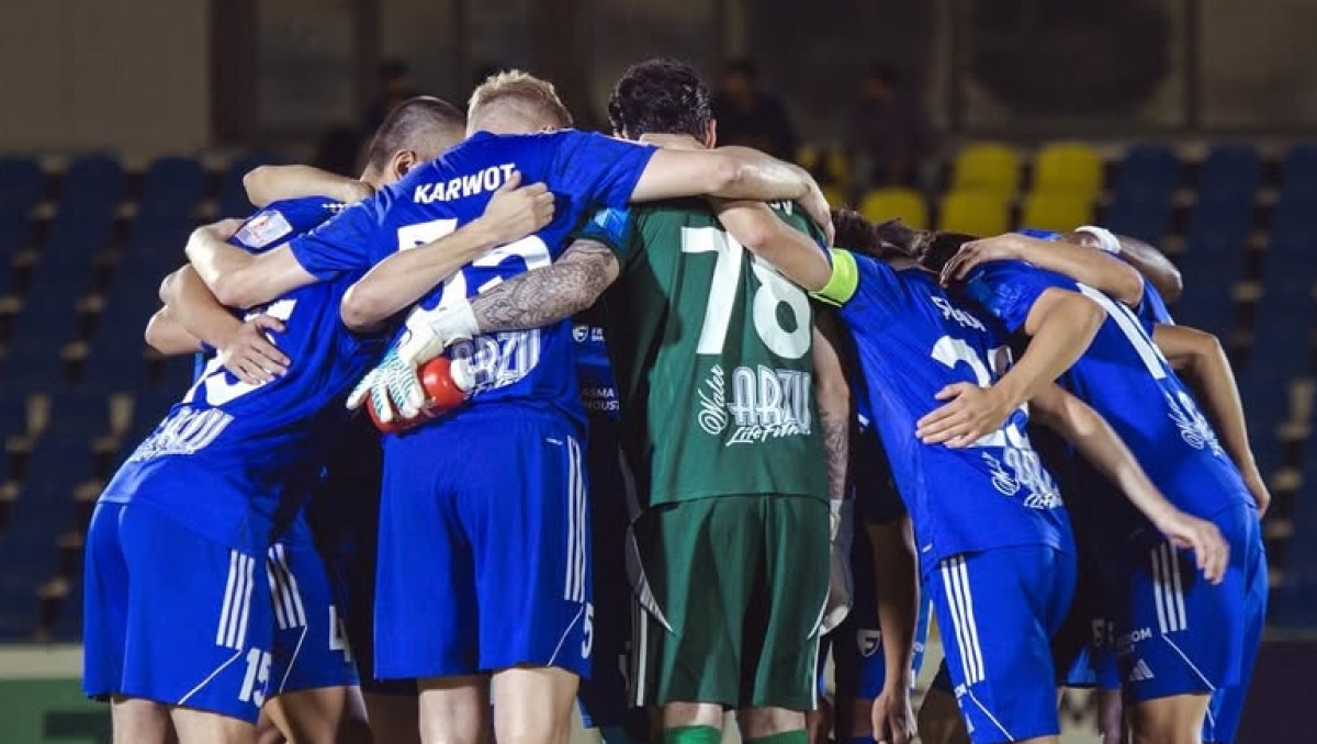 Удалением и тремя голами обернулся матч клуба Смакова в КПЛ-2025