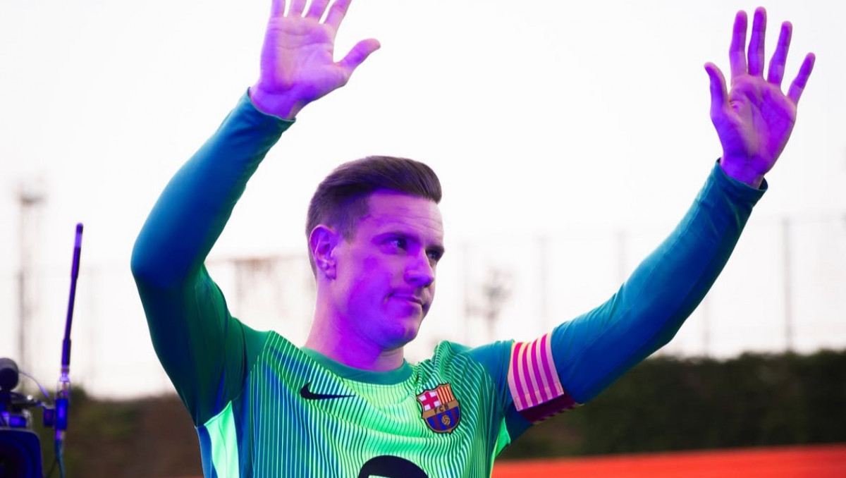 Алонсо решил заменить вратаря "Реала" и обратился к капитану "Барсы"