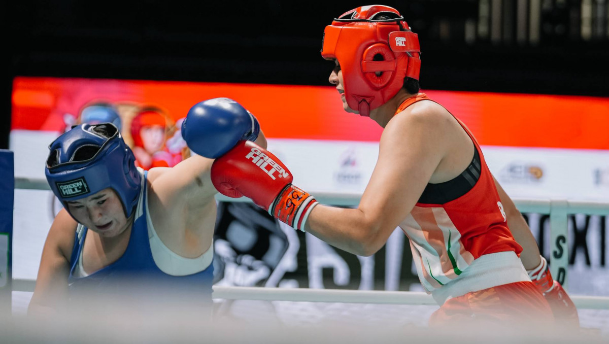 В бою Казахстана и Индии решилась судьба золота ЧА по боксу