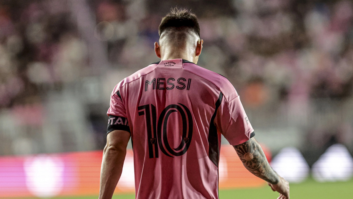 Партнер Лионеля Месси завершил карьеру в 33 года