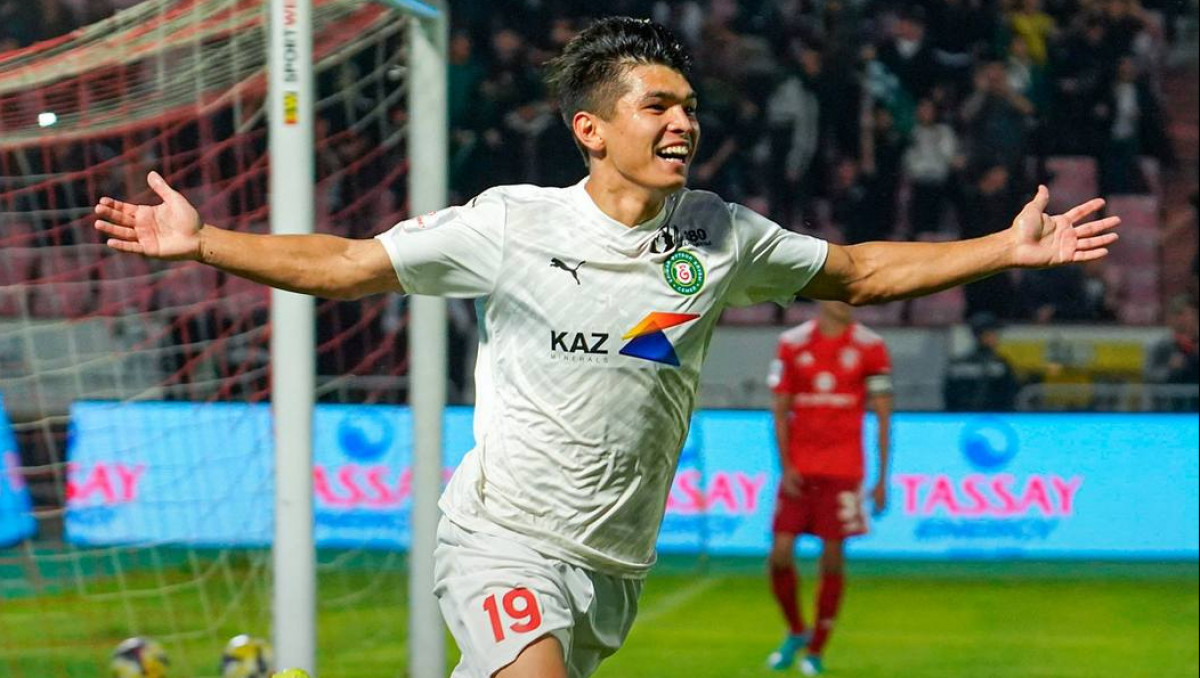 Воспитанник со скандалом покинул "Кайрат". Теперь он хочет остановить родной клуб в КПЛ