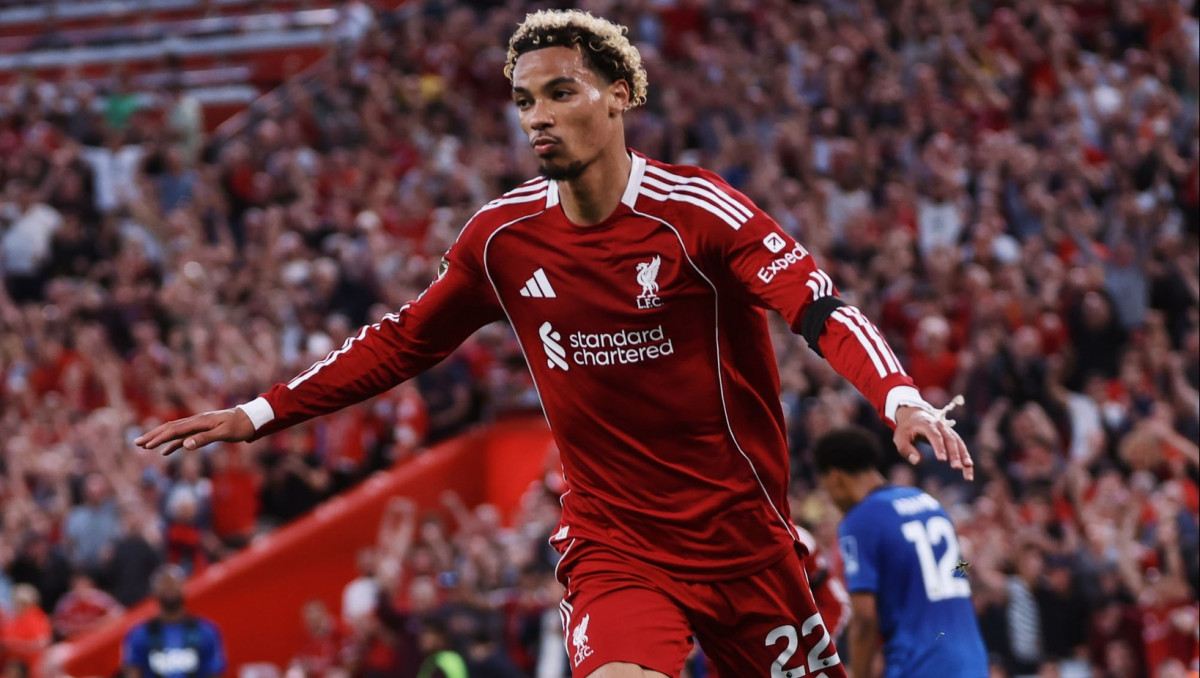 Шестью голами с драмой в концовке обернулся первый матч нового сезона АПЛ с "Ливерпулем"