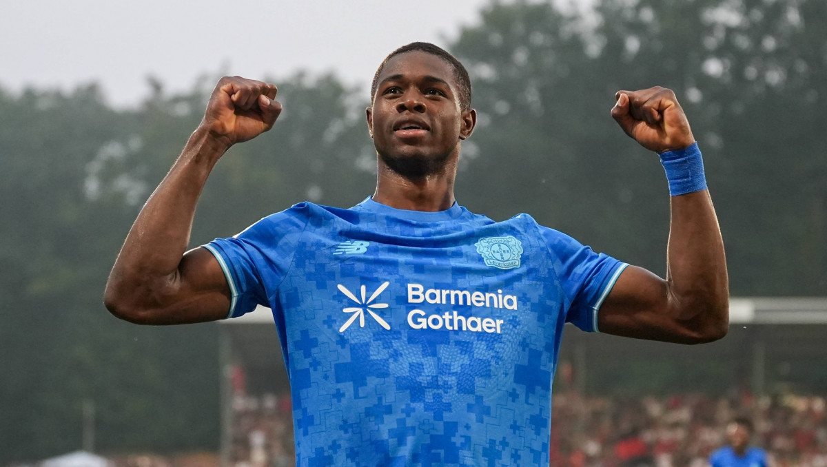 Два удаления и разгром: как тен Хаг провёл первый матч у руля "Байера"?