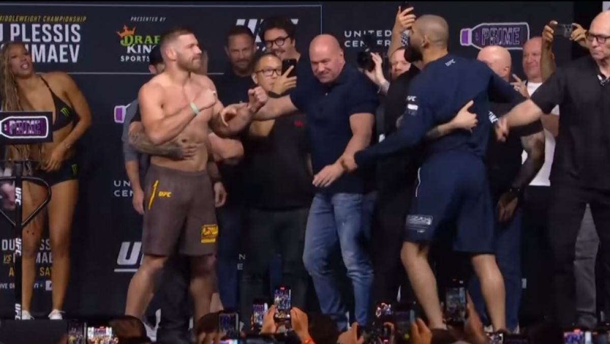 Дерзкий Алиби Идрис и потасовка Чимаева: как прошла дуэль взглядов на UFC 319?