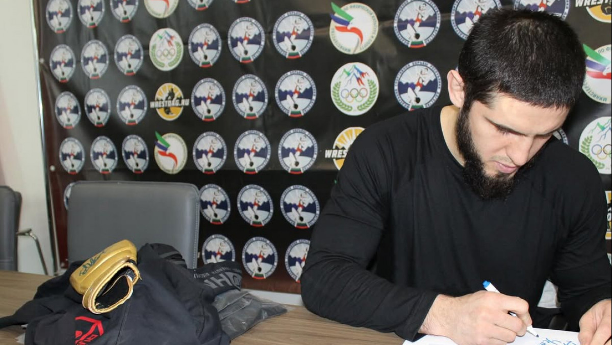 Махачеву записали поражение от чемпиона UFC в весе Рахмонова