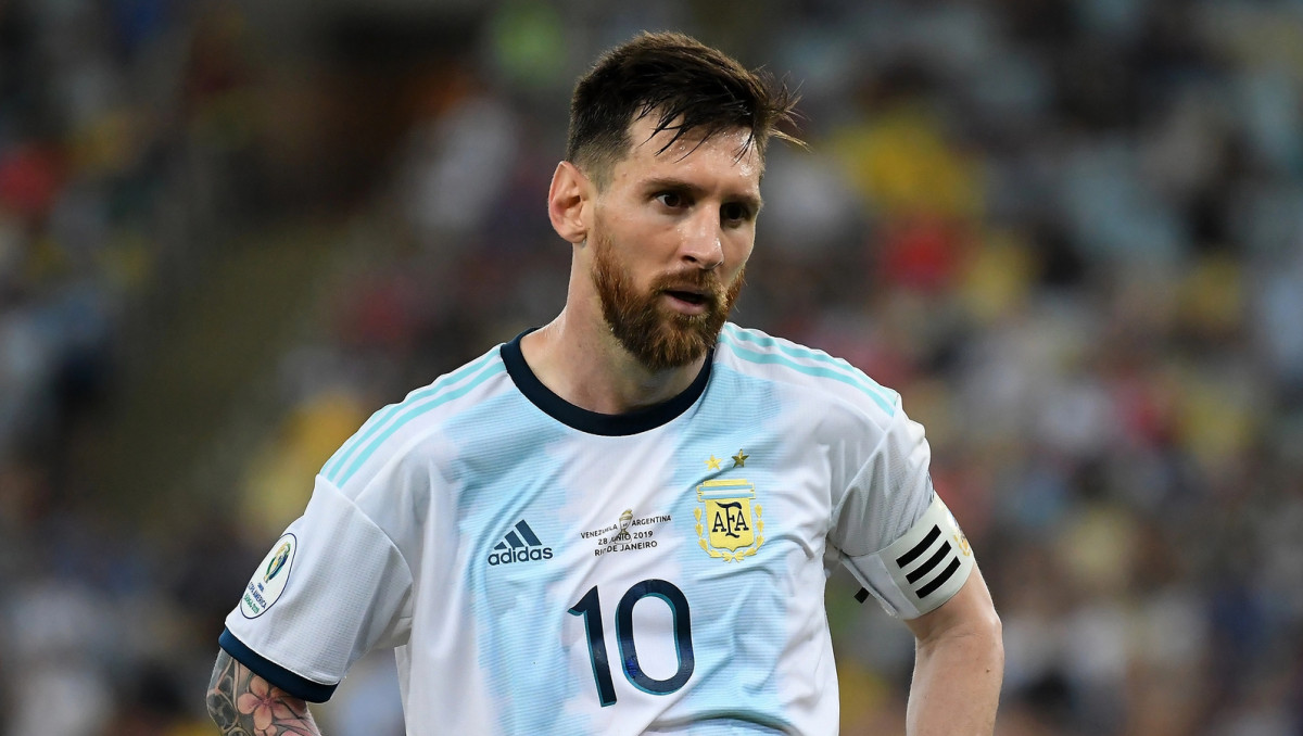 20 лет назад Месси дебютировал за сборную и сразу оконфузился