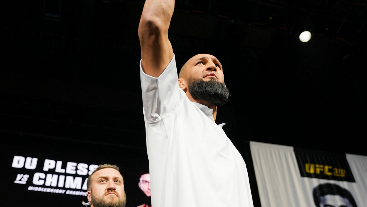 Чимаев стал чемпионом UFC и повторил достижение Хабиба