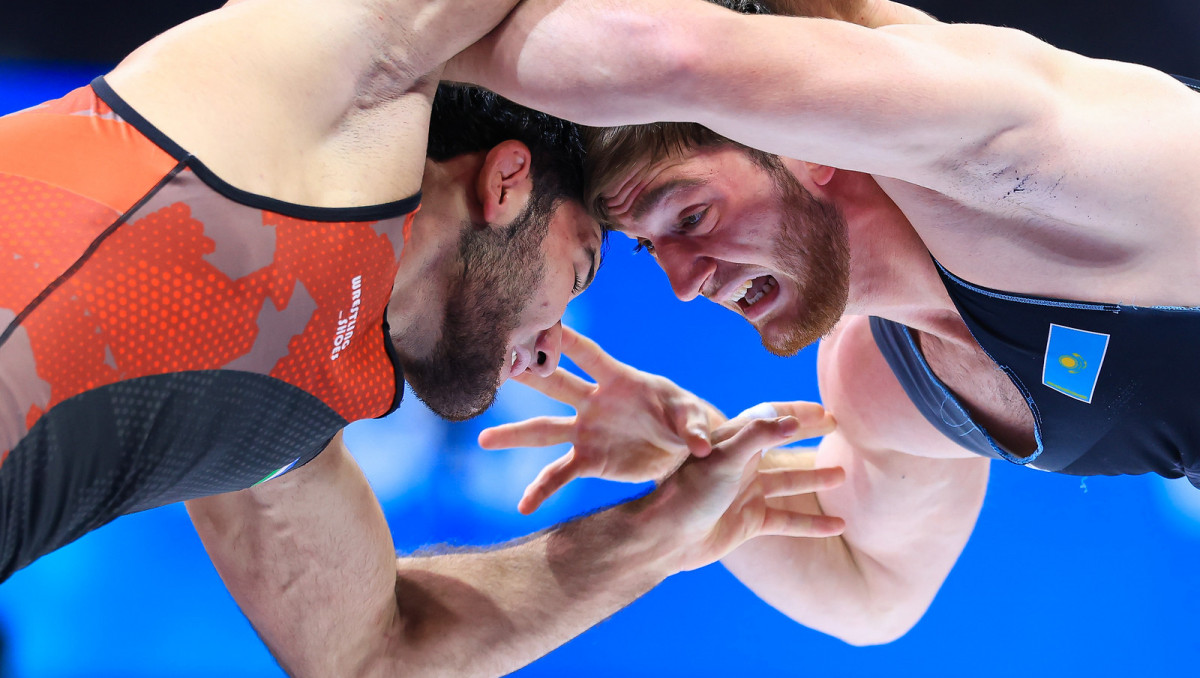 Один балл решил судьбу золота в дуэли Казахстан - Узбекистан на ЧМ-2025 по борьбе