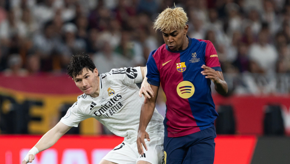 Скандальный футболист высказался о противостоянии "Реала" и "Барсы" в Ла Лиге