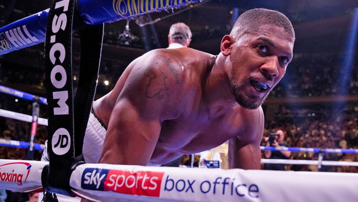 Энтони Джошуа улетел в нокдаун от казахстанского боксера: появились новые подробности