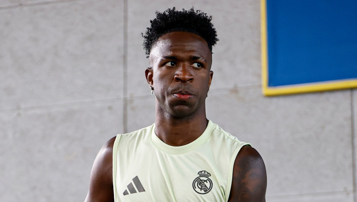 Винисиус попросил звезду не уходить из "Реала", чтобы позлить Хаби Алонсо