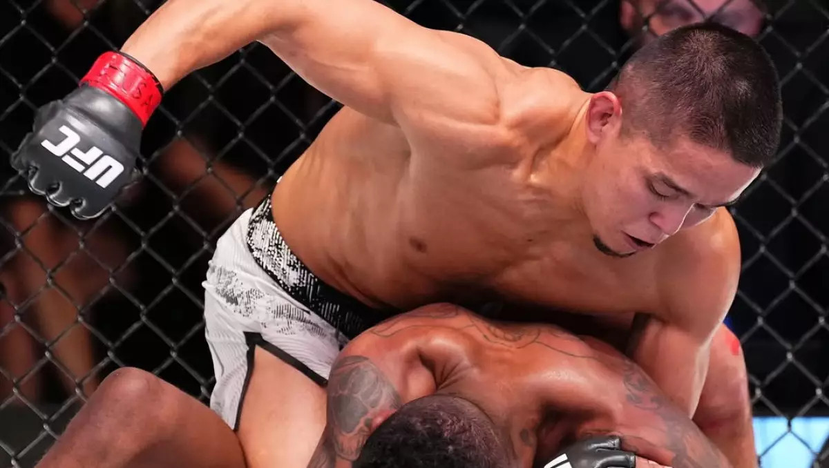 Алмабаеву бросил вызов экс-претендент на титул UFC