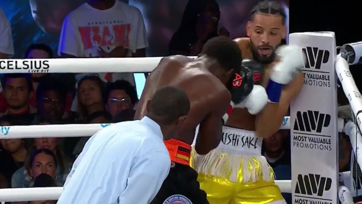 Громкой сенсацией завершился бой на вечере бокса в США