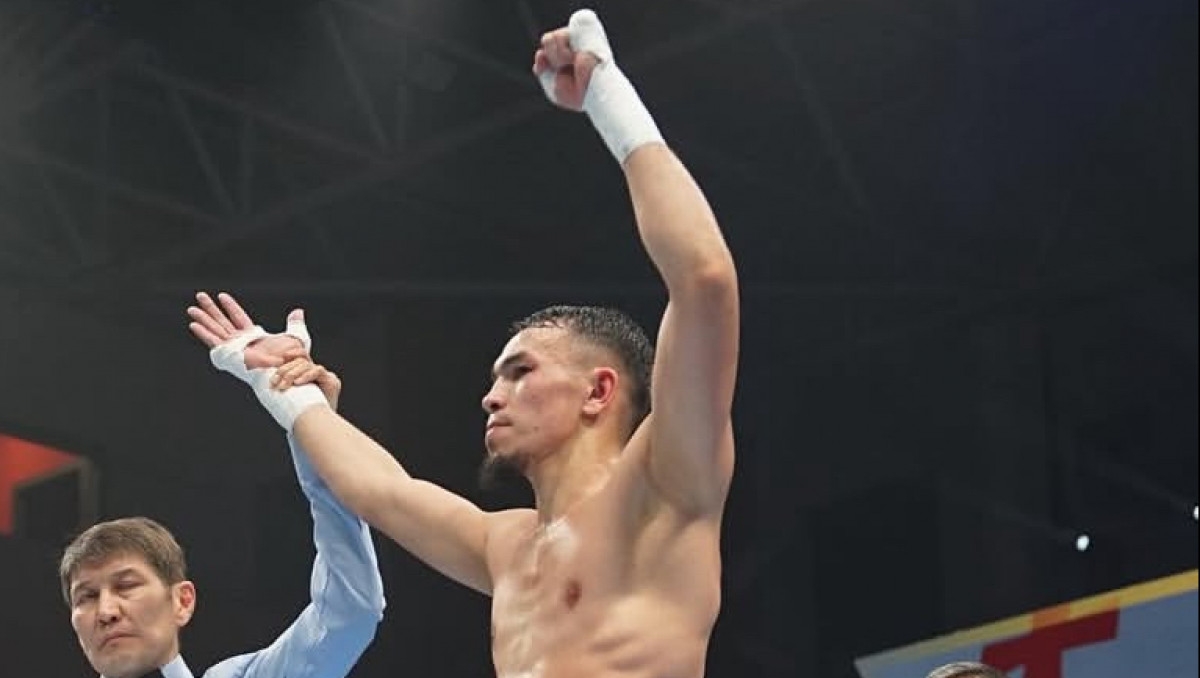 Нокаутом завершился главный бой вечера между казахстанцем и узбекистанцем