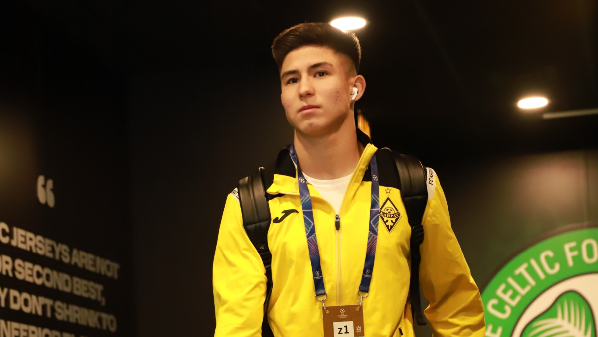 Трансфер Сатпаева в "Челси" поставили в пример в Узбекистане