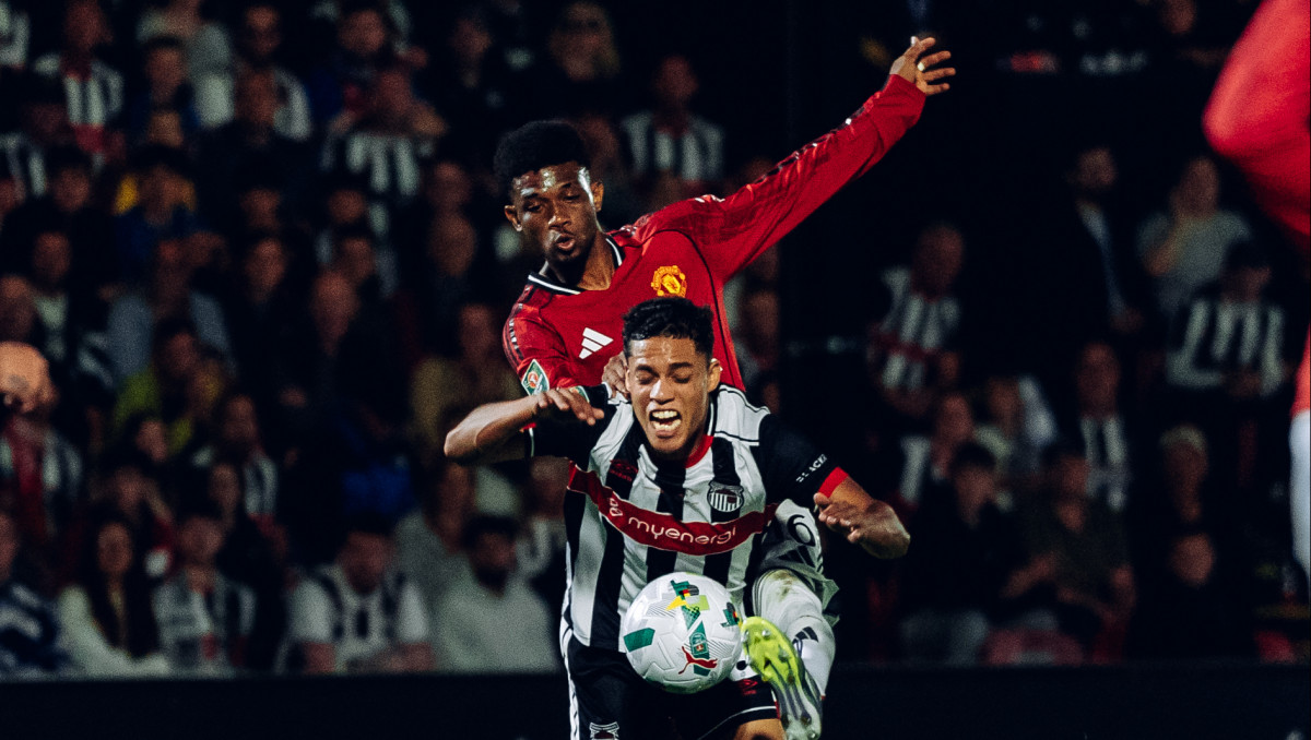 "Манчестер Юнайтед" сенсационно вылетел и установил антирекорд