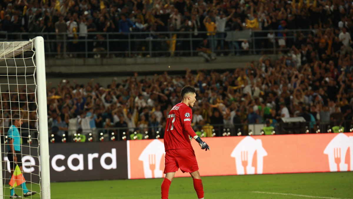 "Должен играть в Суперлиге". Фанаты турецких топ-клубов требуют подписать Анарбекова из "Кайрата"