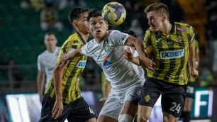 Галымжан Кенжебек в игре с "Кайратом". Фото: ФК "Елимай"©