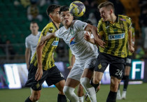 Галымжан Кенжебек в игре с "Кайратом". Фото: ФК "Елимай"©