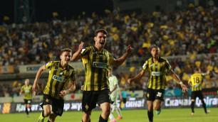 Жоржиньо (в центре). Фото: ФК "Кайрат"©