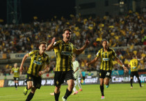 Жоржиньо (в центре). Фото: ФК "Кайрат"©