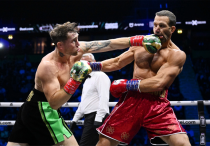 Даррен Тилл против Люка Рокхолда. Фото: DAZN©