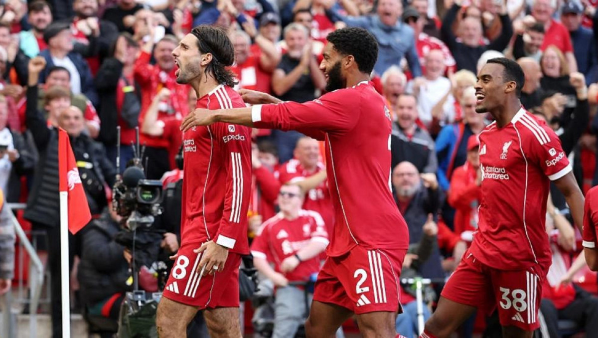 "Ливерпуль" обыграл "Арсенал" и с рекордом вышел в лидеры АПЛ