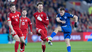 Максим Самородов атакует ворота Уэльса. ©КФФ