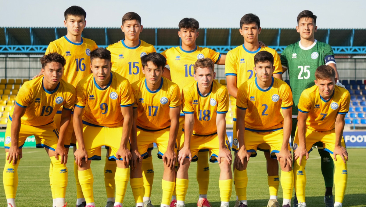 Сборная Казахстана с разгрома стартовала на международном турнире