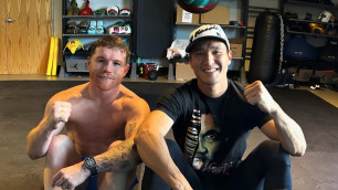 Сауль Канело Альварес и Бек Нурмаганбет. Фото: instagram.com/nurmaganbet.bek.kazbekuli/©