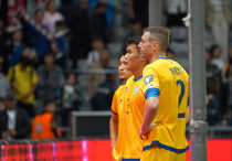 Игроки сборной Казахстана после поражения от Уэльса. Фото: Vesti.kz, Маржан Куандыкова©